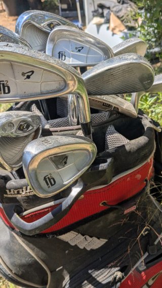 Bolsa de golf OGIO con palos