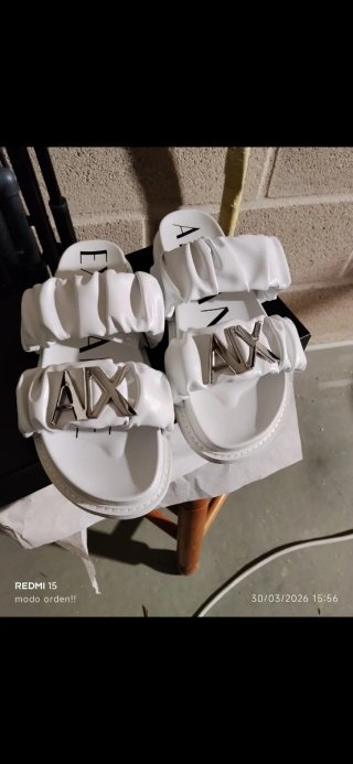 Chanclas Armani Exchange Blancas y Plateadas