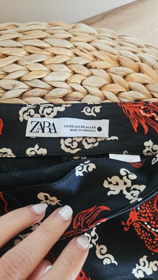 Falda Mini Zara Estampado Dragones Talla XS