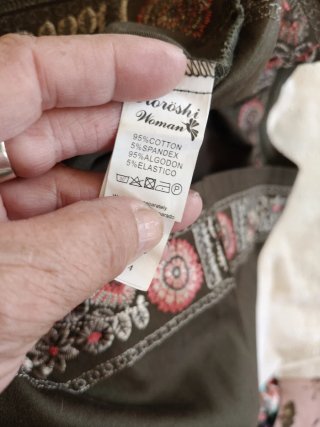 Vestido Koroshi verde militar con detalles