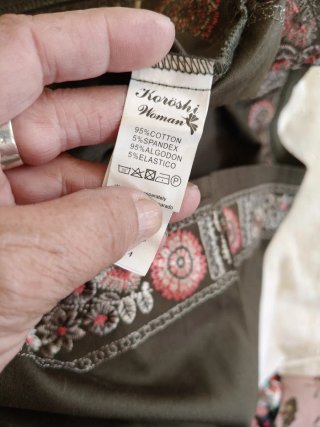 Vestido Koroshi verde militar con detalles