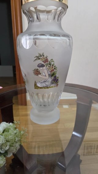 Jarrón de cristal esmaltado con figura