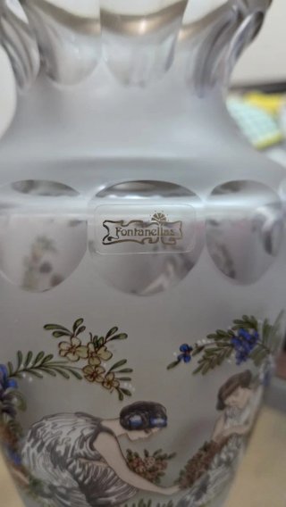 Jarrón de cristal esmaltado con figura