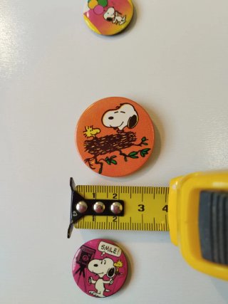Lote chapas Peanuts años 80