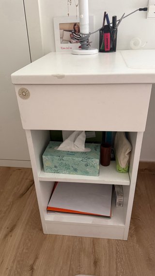Habitación infantil: Cama 90cm y mesa