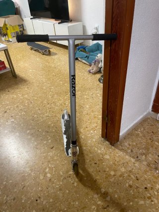 Patinete Freestyle Razor plateado