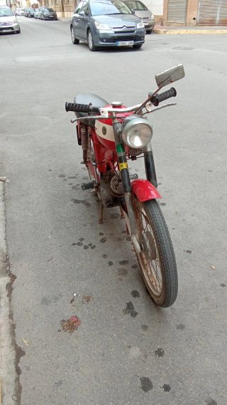 Moto Clásica Roja