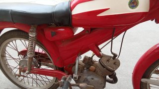 Moto Clásica Roja