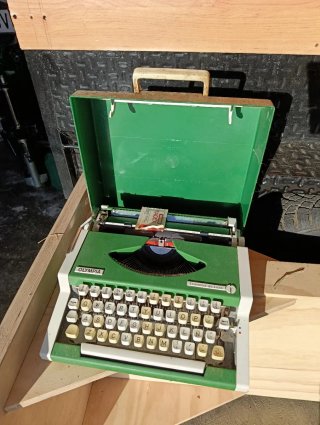 Máquina de escribir Olympia Traveller de Luxe