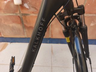 Bicicleta Kalkhoff Negra con Cesta