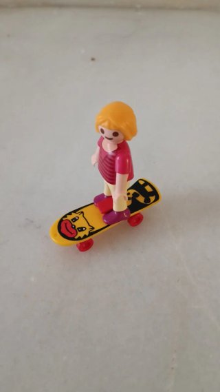 Playmobil figuras con patinete y patineta