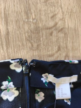 Falda estampada floral, talla 40, nueva