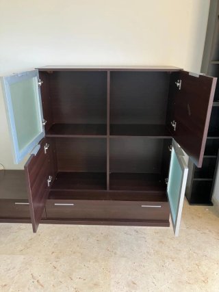 Mueble TV y vitrina madera y cristal