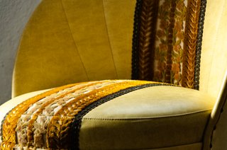 Sillón Bajo Amarillo Terciopelo