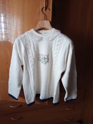 Maglioncino bianco con ricamo  - anniverdi