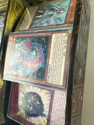2 Cajas Yu-Gi-Oh! y Pokémon