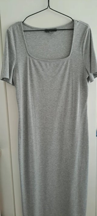Vestido de punto gris de verano