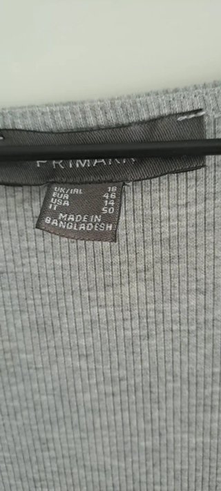 Vestido de punto gris de verano