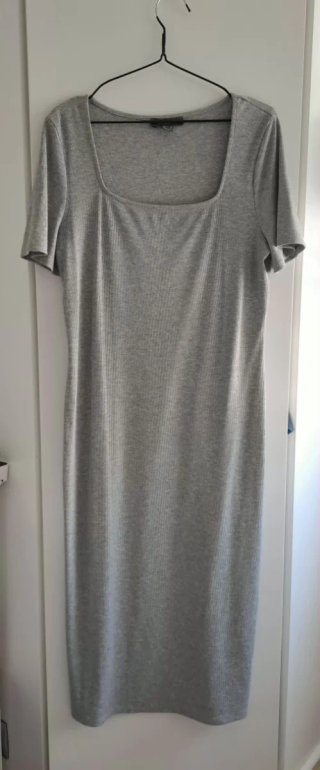 Vestido de punto gris de verano