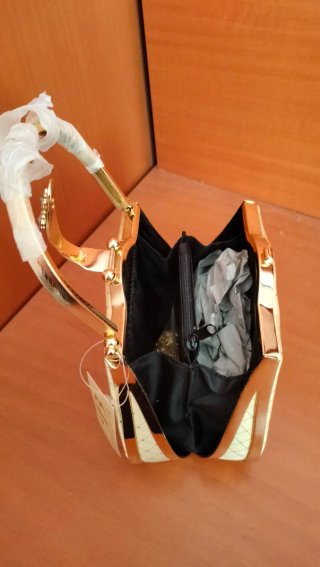 Bolso de fiesta dorado y blanco con pedrería