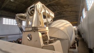 Camión hormigonera con bomba
