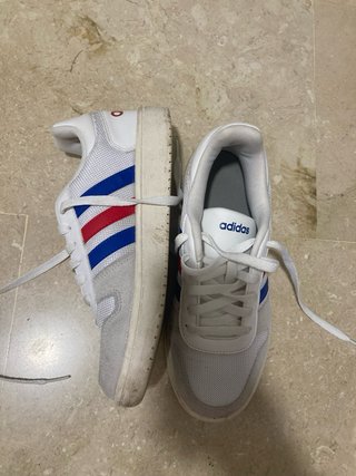 Zapatillas Adidas Blancas Tiras Rojas y Azules