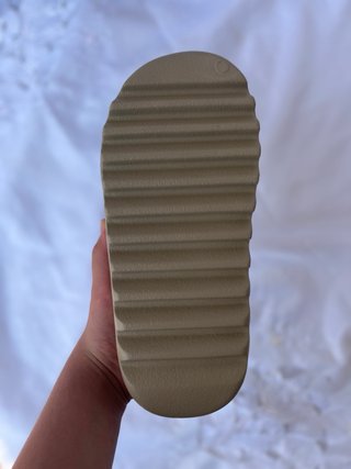 Yeezy Slide T43