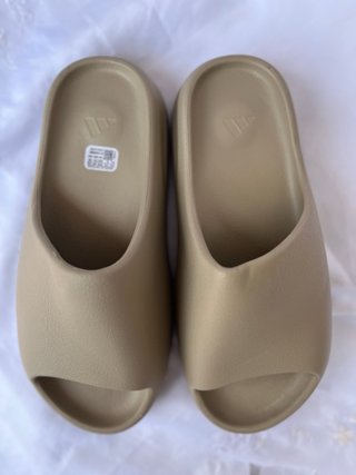 Yeezy Slide T43