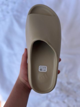 Yeezy Slide T43