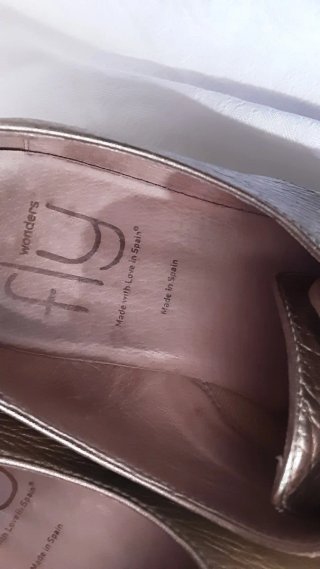Zapatos Wonders cordones dorados Talla 39