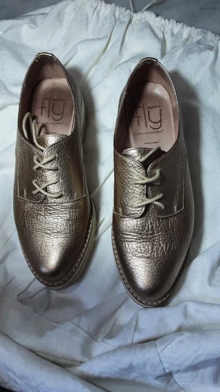 Zapatos Wonders cordones dorados Talla 39