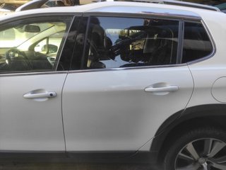 Puerta trasera izquierda Peugeot 2008 (Versi