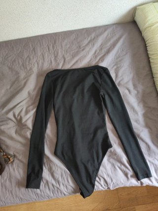 Body negro manga larga con apertura talla S