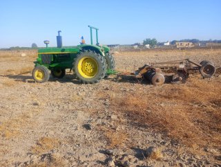Tractor John Deere 3135