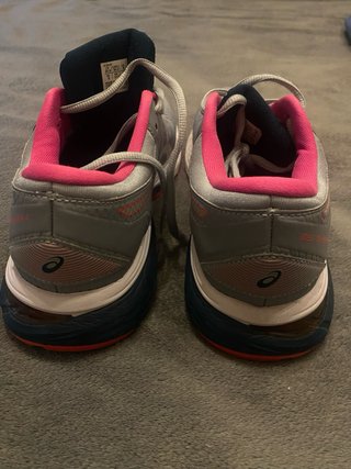 Zapatillas ASICS grises y rosas