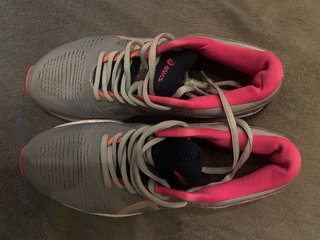 Zapatillas ASICS grises y rosas