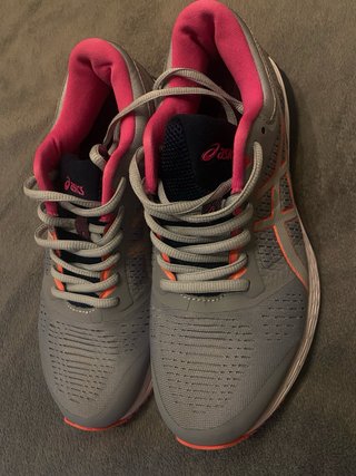 Zapatillas ASICS grises y rosas