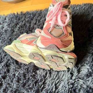 New Balance 9060 Gris y Rosa