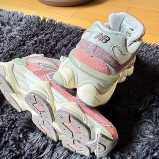 New Balance 9060 Gris y Rosa