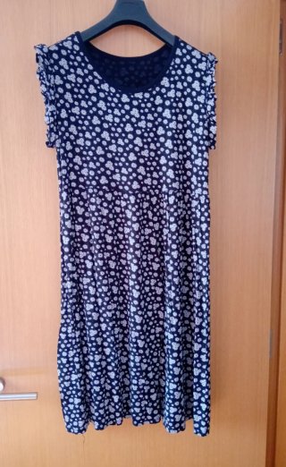 Vestido de verano floral negro y blanco
