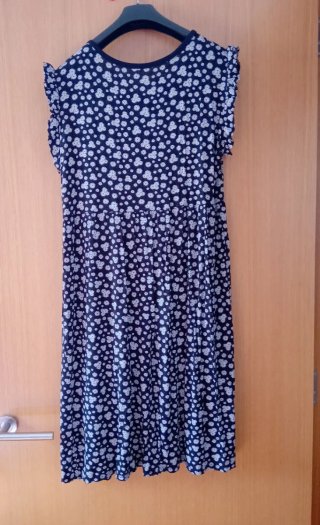 Vestido de verano floral negro y blanco