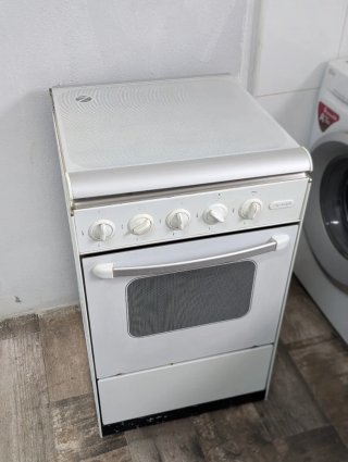 Cocina de gas blanca