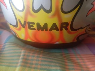 Casco de moto Vemar plateado y naranja