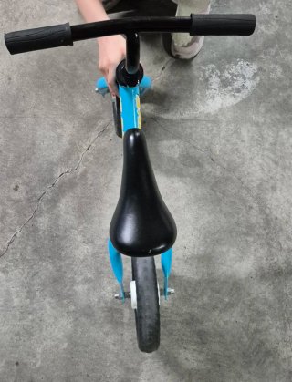Bici de equilibrio azul para niñ@s