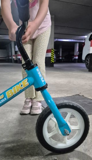 Bici de equilibrio azul para niñ@s