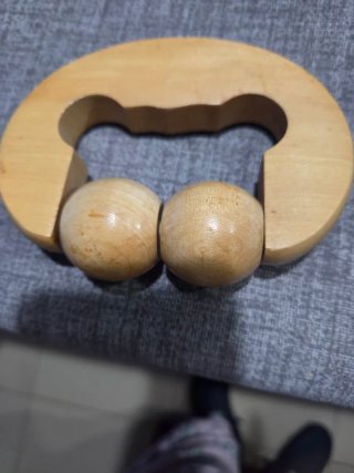Masajeando de madera con bolas