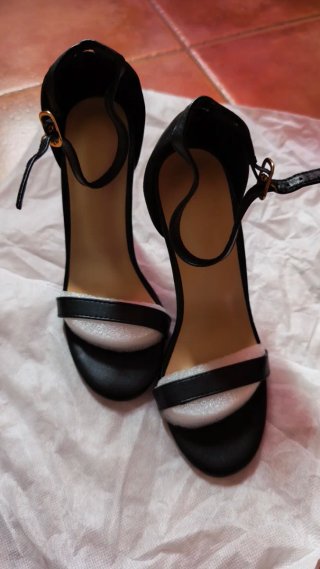 Zapatos de tacón clásicos negros