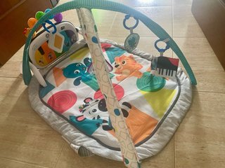 Alfombra de juegos para bebé con piano