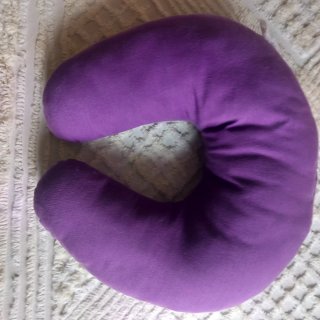 Almohada cervical viaje morada