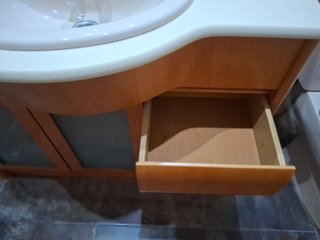 Mueble lavabo Roca con espejo y grifería